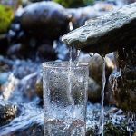 Conoce los beneficios de beber agua purificada